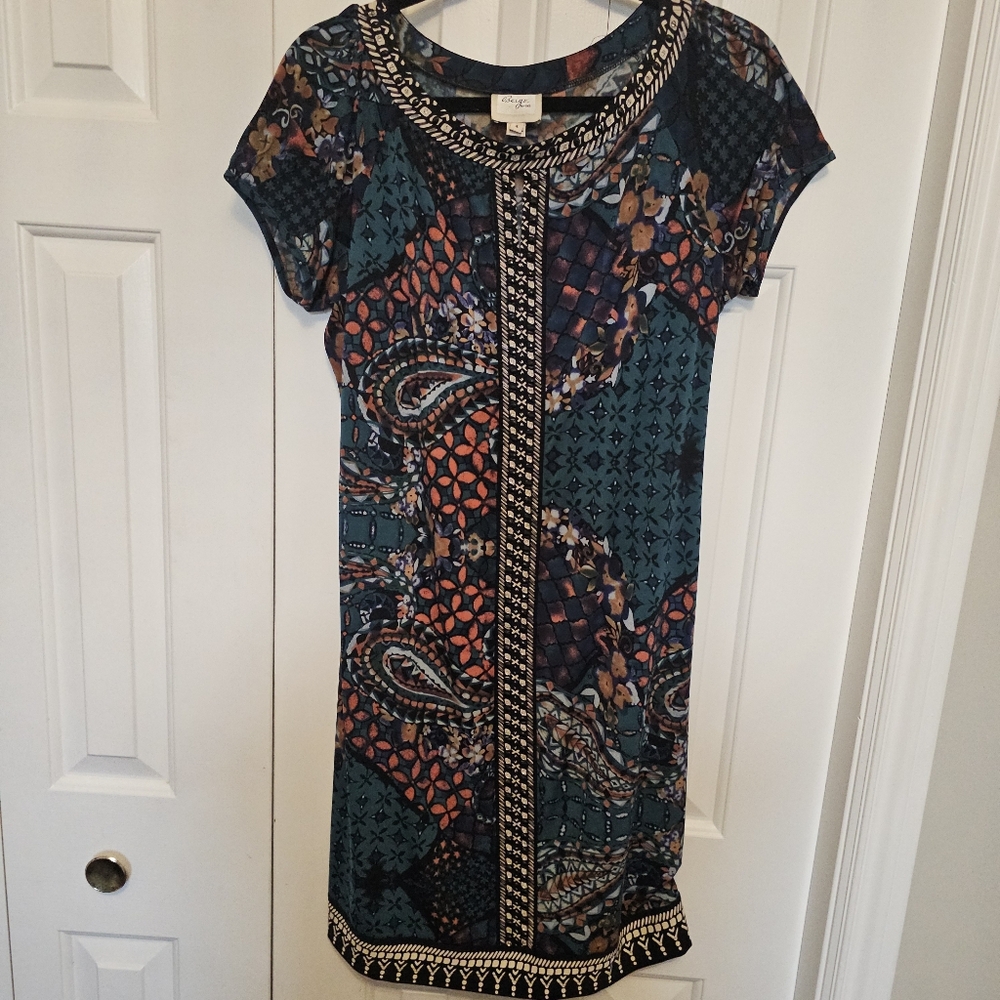 Beige by ECI beaded short sleeved printed polyester spandex dress size 4